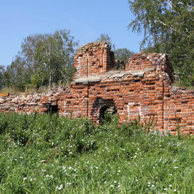 Крест поставленный у разрушенного храма Пр. Троицы (1716) с. Красное-Воскресенское Крест поставленный у разрушенного храма Пр. Троицы (1716) с. Красное-Воскресенское
